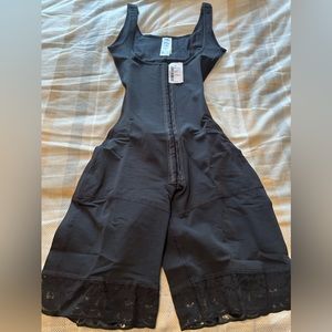 FAJA Curvy -NEW NEVER WORN!!!!!